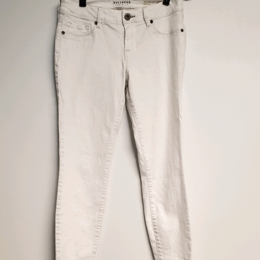 Bullhead Skinniest White Jeans 7 Reg. 28x28 - Picture 4 of 8